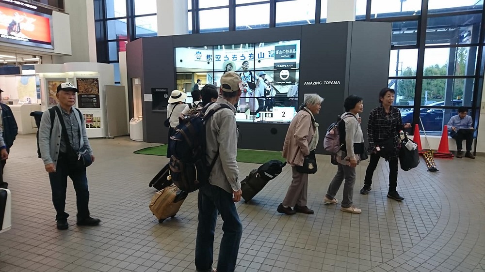 【常設稼働中】富山きときと空港 大型マルチディスプレイ・タブレット設置！